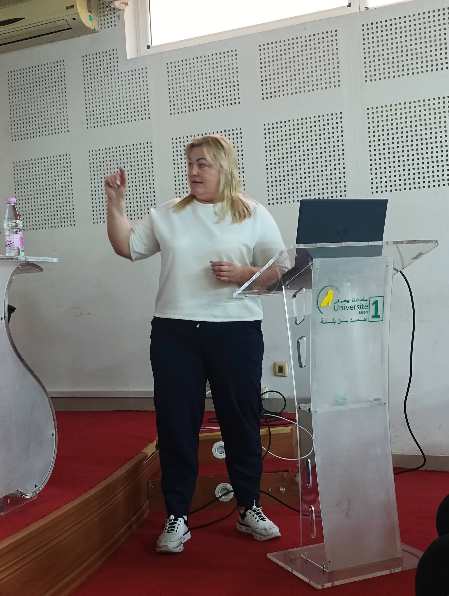 صور من زيارة الاساتذة الاجانب لجامعة وهران1