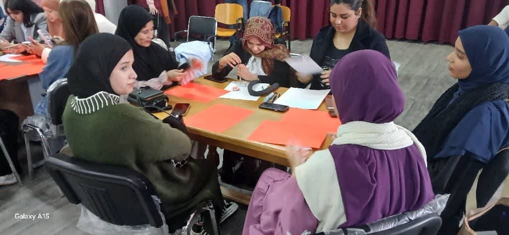 صور من بعض ورشات الاستاذة إنماكولادا جارو سانشيز بمعهد الفنون بجامعة وهران 1، استاذة محاضرة بجامعة أليكانتي - إسبانيا