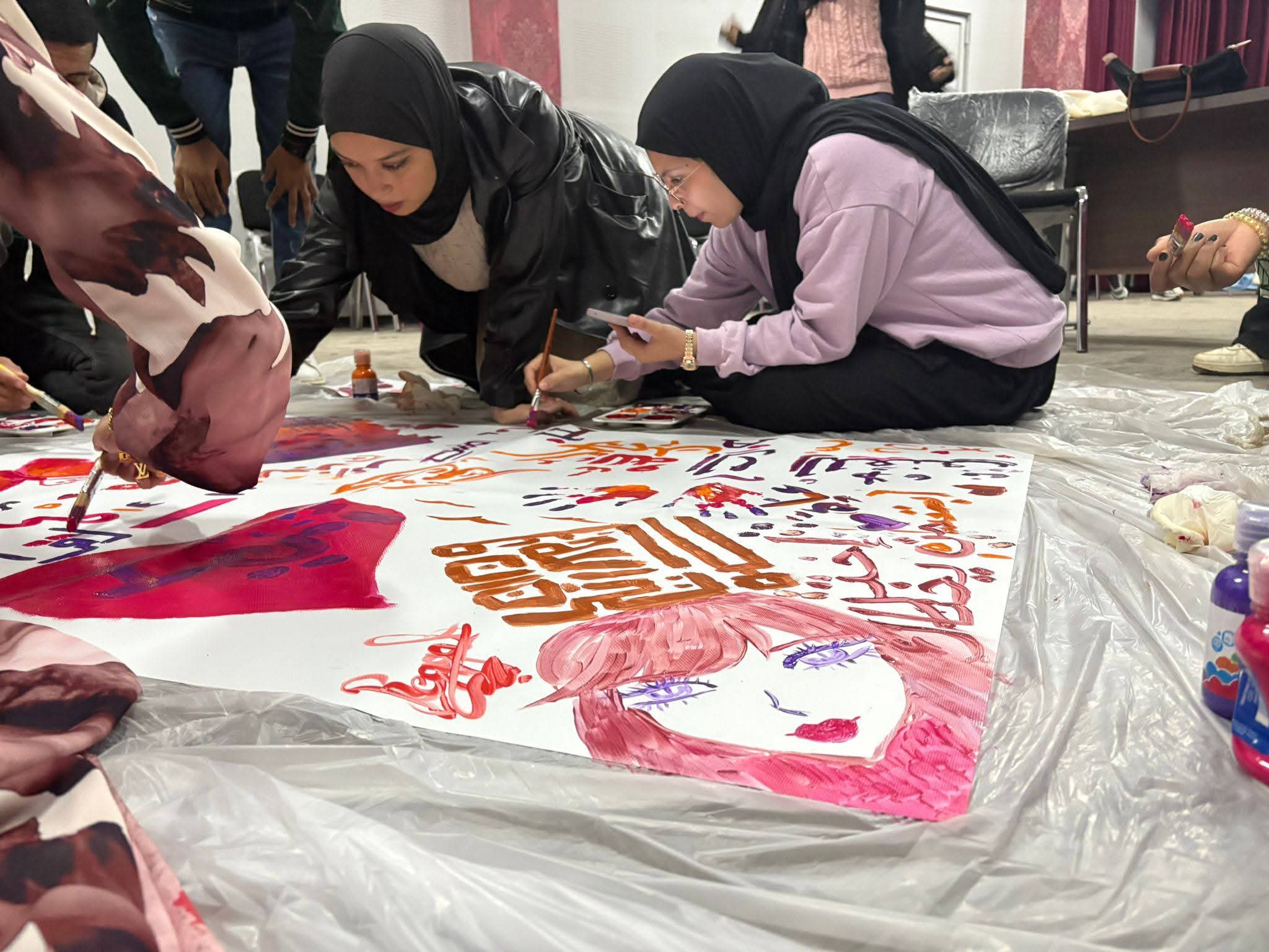 صور من بعض ورشات الاستاذة إنماكولادا جارو سانشيز بمعهد الفنون بجامعة وهران 1، استاذة محاضرة بجامعة أليكانتي - إسبانيا