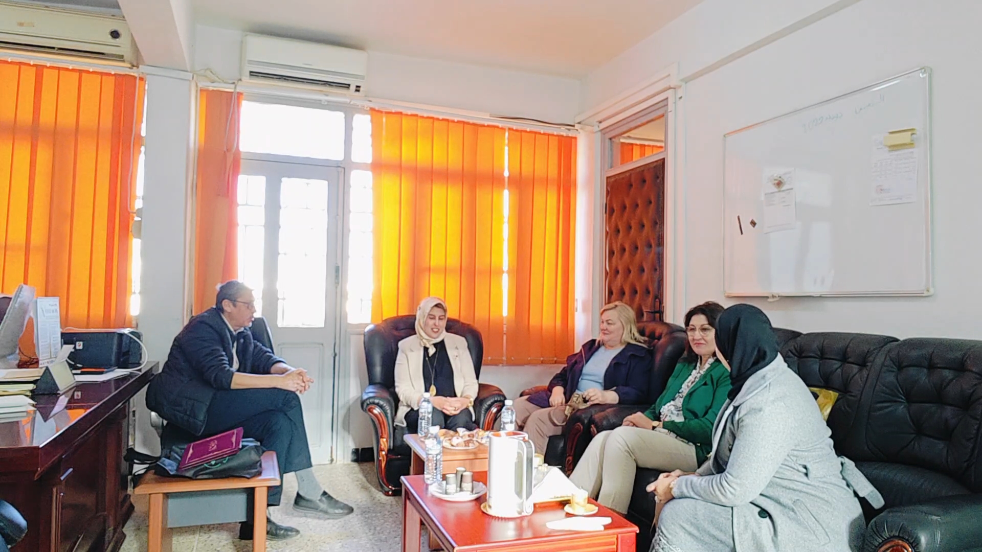 زيارة الاساتذة الاجانب لنيابة مديرية الجامعة للعلاقات الخارجية