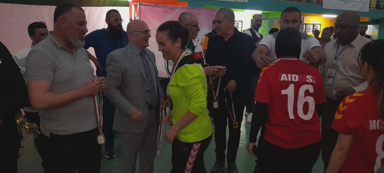 L'université de Oran 1 présente à la ville universitaire de Wahran sa première médaille d'or après que l'équipe féminine de handball ait remporté la coupe universitaire lors du match final aux dépens de l'université Jigel avec un score de 27-22