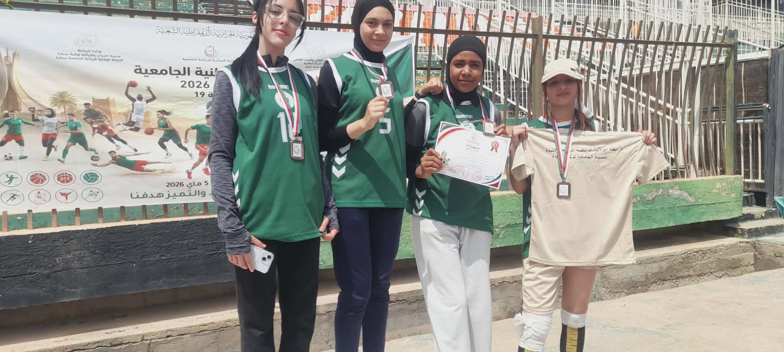 حصل فريق التتابع 4x100 متر على الميدالية البرونزية بعد منافسة قوية ضد جامعات من العاصمة، وتيزي وزو، وقسنطينة، وبسكرة، وتلمسان، في ألعاب القوى المتخصصة في دورة الألعاب الجامعية الوطنية في بسكرة من 27 أبريل إلى 5 مايو 2026.