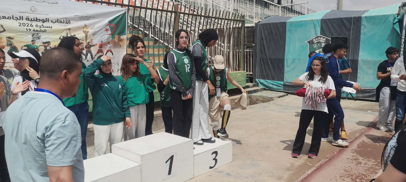 حصل فريق التتابع 4x100 متر على الميدالية البرونزية بعد منافسة قوية ضد جامعات من العاصمة، وتيزي وزو، وقسنطينة، وبسكرة، وتلمسان، في ألعاب القوى المتخصصة في دورة الألعاب الجامعية الوطنية في بسكرة من 27 أبريل إلى 5 مايو 2026.