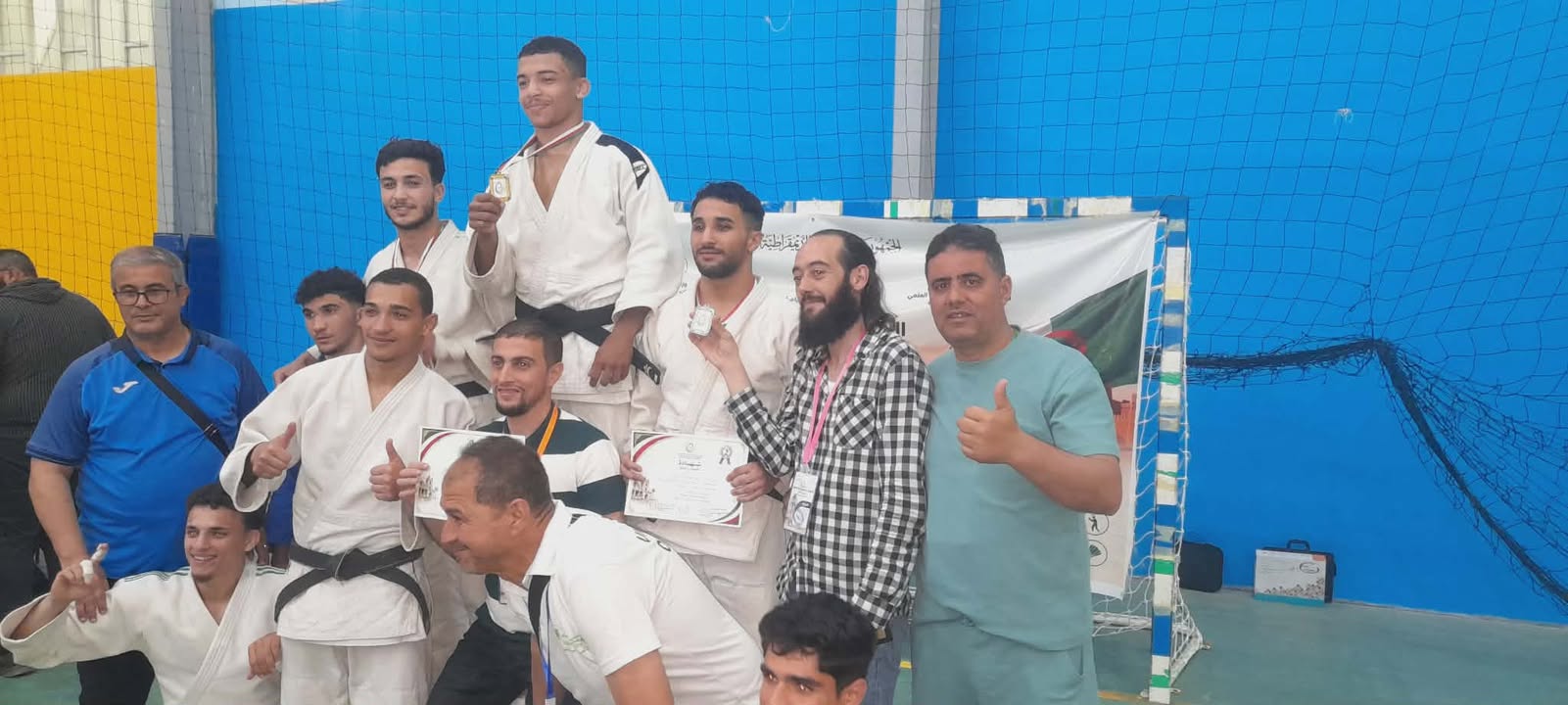 بن عطية أحمد من كلية العلوم الانسانية بعد حصده ميدالية فضية نائب بطل الجزائر في وزن (-67) كلغ تخصص الجيدو.