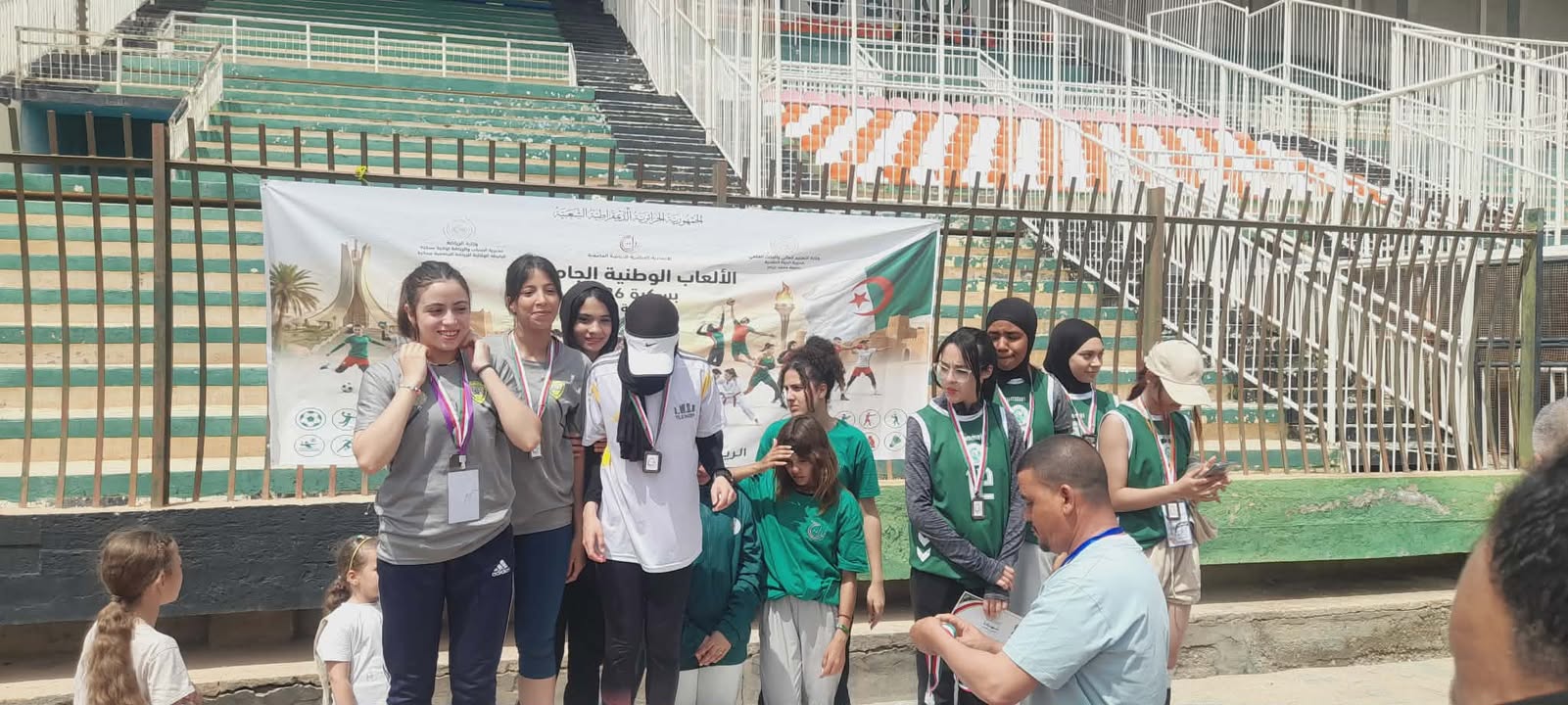 حصل فريق التتابع 4x100 متر على الميدالية البرونزية بعد منافسة قوية ضد جامعات من العاصمة، وتيزي وزو، وقسنطينة، وبسكرة، وتلمسان، في ألعاب القوى المتخصصة في دورة الألعاب الجامعية الوطنية في بسكرة من 27 أبريل إلى 5 مايو 2026.